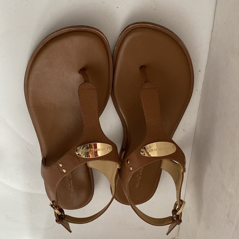 COPY - Michael Kors Women's Mk Plate Thong Flat Sandal - Picture 4 of 5
